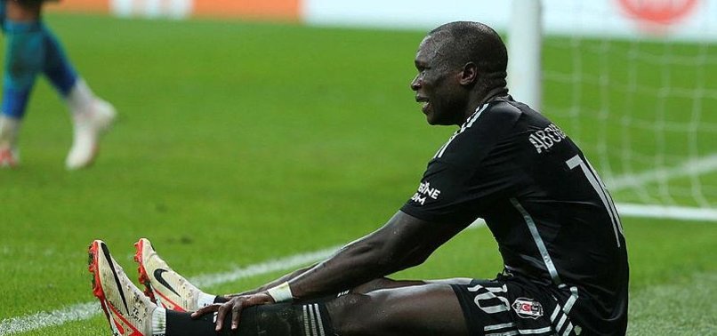 Beşiktaş’ta Vincent Aboubakar ısınmada sakatlandı!