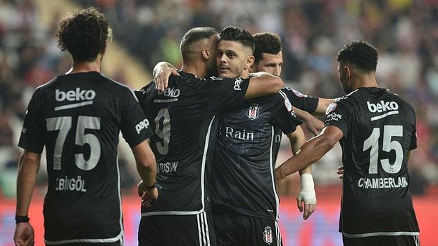 İçerde uçuyor dışarda çakılıyor – Son dakika Beşiktaş haberleri